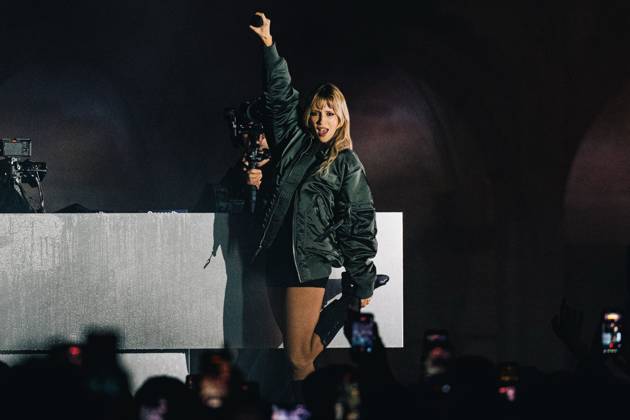 Belgian singer Angele pictured during the Angele Instinct Release Party , a surprise party organized by the Brussels singer to celebrate the release of her album Instinct at the Grote Markt Grand Place, in Brussels, Friday 16 October 2026.  EMILExWINDAL 190025699