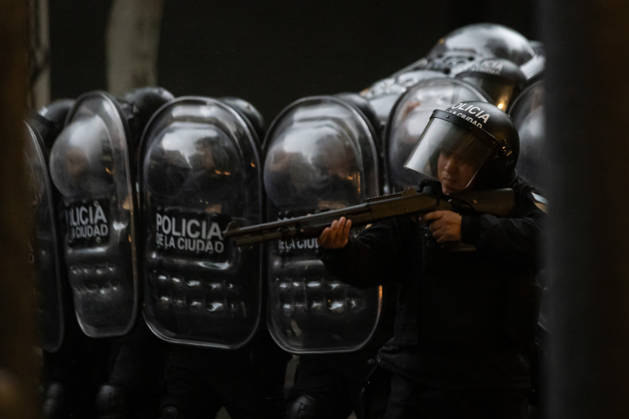 October 16, 2026, Buenos Aires, Buenos Aires, Argentina: Police officers disperse protesters during the fifth university march demanding compliance with the University Budget Law in Argentina. Buenos Aires Argentina - ZUMAp265 20261016_zip_p265_060 Copyright: xDelfinaxCorberaxPix