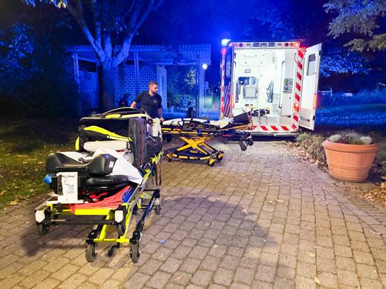 Olfen: Eine Frau tot, zwei weitere schwer verletzt – Tatverdächtiger in Gewahrsam 7aIMG: 0577215 2 Retthungshubschrauber, Feuerwehr Olfen, 3 RTW, Notfallseelsorge und Polizei - Mehrere Verletzte vermutlich eine Tote Person in Altenheim - St. Vitus Stift OlfenNordrhein-Westfalen, Olfen, Deutschland Copyright: 7aktuell.dex xMarcxGruber 0577215 20261016_7a_express_20261016_2156_577215