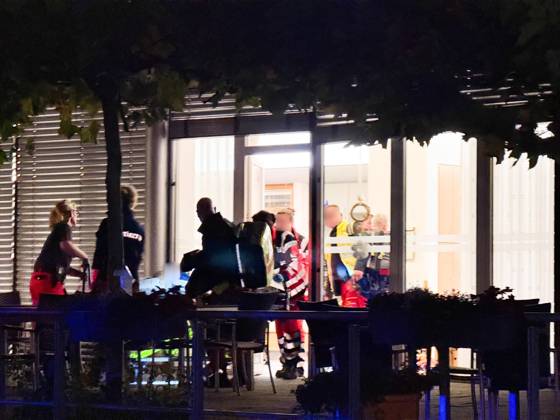 Olfen: Eine Frau tot, zwei weitere schwer verletzt – Tatverdächtiger in Gewahrsam 7aIMG: 0577216 2 Retthungshubschrauber, Feuerwehr Olfen, 3 RTW, Notfallseelsorge und Polizei - Mehrere Verletzte vermutlich eine Tote Person in Altenheim - St. Vitus Stift OlfenNordrhein-Westfalen, Olfen, Deutschland Copyright: 7aktuell.dex xMarcxGruber 0577216 20261016_7a_express_20261016_2156_577216
