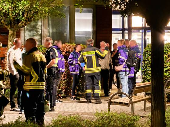 Olfen: Eine Frau tot, zwei weitere schwer verletzt – Tatverdächtiger in Gewahrsam 7aIMG: 0577221 2 Retthungshubschrauber, Feuerwehr Olfen, 3 RTW, Notfallseelsorge und Polizei - Mehrere Verletzte vermutlich eine Tote Person in Altenheim - St. Vitus Stift OlfenNordrhein-Westfalen, Olfen, Deutschland Copyright: 7aktuell.dex xMarcxGruber 0577221 20261016_7a_express_20261016_2156_577221