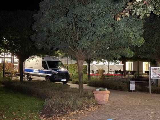 Olfen: Eine Frau tot, zwei weitere schwer verletzt – Tatverdächtiger in Gewahrsam 7aIMG: 0577223 2 Retthungshubschrauber, Feuerwehr Olfen, 3 RTW, Notfallseelsorge und Polizei - Mehrere Verletzte vermutlich eine Tote Person in Altenheim - St. Vitus Stift OlfenNordrhein-Westfalen, Olfen, Deutschland Copyright: 7aktuell.dex xMarcxGruber 0577223 20261016_7a_express_20261016_2156_577223