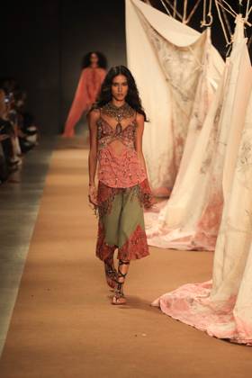 RECORD DATE NOT STATED Hisha s fashion show at SPFW. Sao Paulo (SP), 10 16 2026 - Fashion SPFW - Hisha fashion show during Sao Paulo Fashion Week N61 at Pacubra in Ibirapuera, Sao Paulo.(Foto: Fabricio Bomjardim Thenews2 imago images) Hisha s fashion show at SPFW. Copyright: xFabricioxBomjardimx