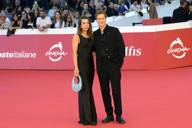 Alexander Fehling mit Freundin bei der Premiere des Kinofilms Eurotrash auf dem 21. Internationalen Filmfestival von Rom Festa del Cinema di Roma 2026 im Auditorium Parco della Musica. Rom, 16.10.2026