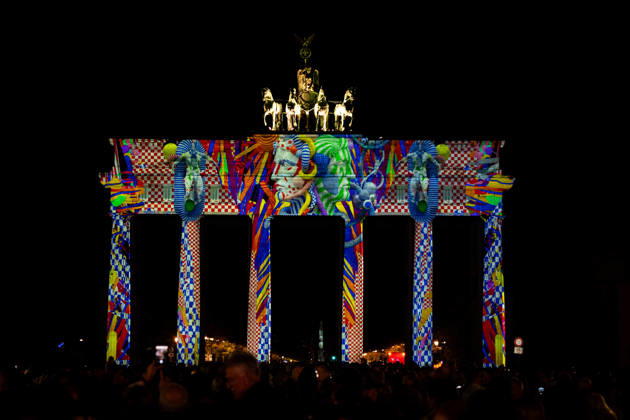 Berlin, Eindrücke vom Festival of Lights Das illuminierte Brandenburger Tor im Rahmen des jährlich stattfindenden Festival of Lights an dem verschieden Gebäude bunt angestrahlt werden am 16.10.2026 in Berlin. Berlin Berlin Deutschland