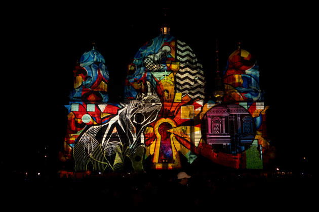 Berlin, Eindrücke vom Festival of Lights Der illuminierte Berliner Dom im Rahmen des jährlich stattfindenden Festival of Lights an dem verschieden Gebäude bunt angestrahlt werden am 16.10.2026 in Berlin. Berlin Berlin Deutschland