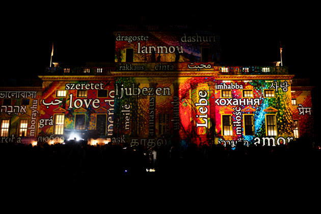 Berlin, Eindrücke vom Festival of Lights Die illuminierte Staatsoperim Rahmen des jährlich stattfindenden Festival of Lights an dem verschieden Gebäude bunt angestrahlt werden am 16.10.2026 in Berlin. Berlin Berlin Deutschland