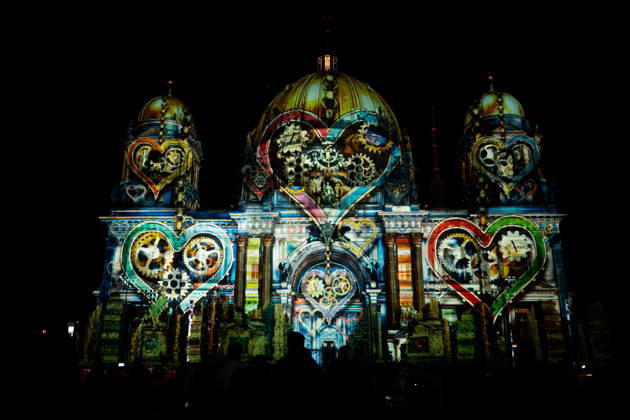 Berlin, Eindrücke vom Festival of Lights Der illuminierte Berliner Dom im Rahmen des jährlich stattfindenden Festival of Lights an dem verschieden Gebäude bunt angestrahlt werden am 16.10.2026 in Berlin. Berlin Berlin Deutschland