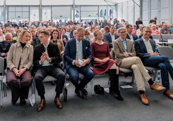 Ravensburg Bürgerempfang auf der Oberschwabenschau mi Manuel Hagel (CDU), stellvertretender Ministerpräsident und OB Daniel Rapp v.l.n.r. Ioana Dirlewanger, Persönliche Referentin des Innenministers, Manuel Hagel (CDU), stellvertretender Ministerpräsident und Minister des Inneren, für Digitalisierung und Europa des Landes Baden-Württemberg, Dr. Daniel Rapp, Oberbürgermeister der Stadt Ravensburg, Elisabeth Rapp, Ehefrau des Oberbürgermeisters, Dr. Andreas Honikel-Günther, Erster Bürgermeister der Stadt Ravensburg und ständiger allgemeiner Vertreter des Oberbürgermeisters, Dirk Bastin, Bürgermeister der Stadt Ravensburg und Leiter des Dezernats III, beim Bürgerempfang der Stadt Ravensburg auf der Oberschwabenschau 2026. For edi Copyright: xEibner-Pressefotox EP_EER