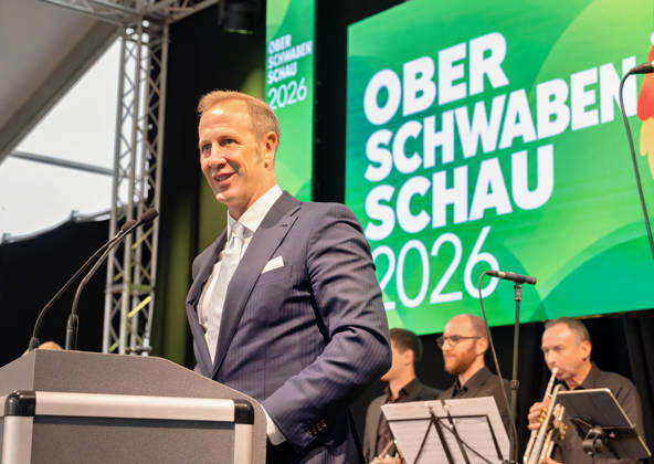 Ravensburg Bürgerempfang auf der Oberschwabenschau mi Manuel Hagel (CDU), stellvertretender Ministerpräsident und OB Daniel Rapp Oberbürgermeister Dr. Daniel Rapp beim Bürgerempfang auf der Oberschwabenschau 2026 Bürgerempfang der Stadt Ravensburg auf der Oberschwabenschau 2026. Ravensburg, Baden-Württemberg, Deutschland, 17.10.2026. Oberbürgermeister Dr. Daniel Rapp und Manuel Hagel (CDU), stellvertretender Ministerpräsident sowie Minister des Inneren, für Digitalisierung und Europa des Landes Baden-Württemberg, beim Bürgerempfang. For editorial use only. Copyright: xEibner-Pressefotox EP_EER