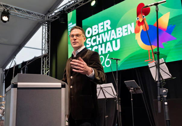 Ravensburg Bürgerempfang auf der Oberschwabenschau mi Manuel Hagel (CDU), stellvertretender Ministerpräsident und OB Daniel Rapp Manuel Hagel bei seiner Rede auf der Oberschwabenschau 2026 Bürgerempfang der Stadt Ravensburg auf der Oberschwabenschau 2026. Ravensburg, Baden-Württemberg, Deutschland, 17.10.2026. Oberbürgermeister Dr. Daniel Rapp und Manuel Hagel (CDU), stellvertretender Ministerpräsident sowie Minister des Inneren, für Digitalisierung und Europa des Landes Baden-Württemberg, beim Bürgerempfang. For editorial use only. Copyright: xEibner-Pressefotox EP_EER