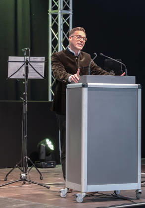 Ravensburg Bürgerempfang auf der Oberschwabenschau mi Manuel Hagel (CDU), stellvertretender Ministerpräsident und OB Daniel Rapp Manuel Hagel bei seiner Rede auf der Oberschwabenschau 2026 Bürgerempfang der Stadt Ravensburg auf der Oberschwabenschau 2026. Ravensburg, Baden-Württemberg, Deutschland, 17.10.2026. Oberbürgermeister Dr. Daniel Rapp und Manuel Hagel (CDU), stellvertretender Ministerpräsident sowie Minister des Inneren, für Digitalisierung und Europa des Landes Baden-Württemberg, beim Bürgerempfang. For editorial use only. Copyright: xEibner-Pressefotox EP_EER