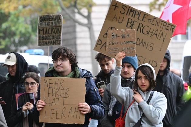Demonstration Â«Solidarität mit den Schüler:innen in FrankreichÂ» ** NUR FÜR REDAKTIONELLE ZWECKE ** EDITORIAL USE ONLY **<p>Demonstration Â«Solidarität mit den Schüler:innen in FrankreichÂ» im Kleistpark, fotografiert am 17.10.2026 in Berlin. Berlin Berlin Berlin Copyright: MaurizioxGambarini