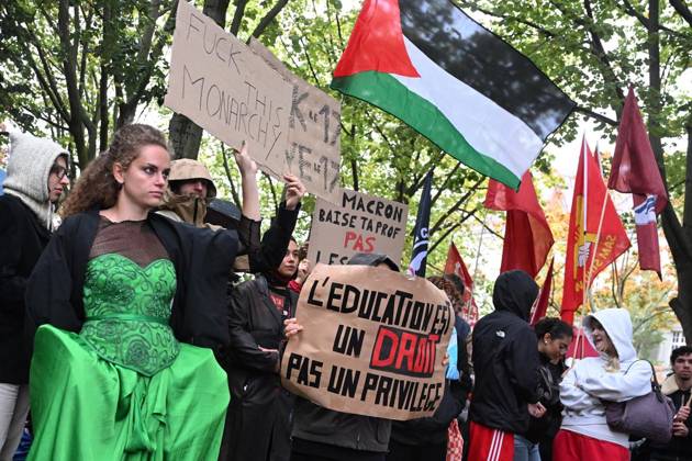 Demonstration Â«Solidarität mit den Schüler:innen in FrankreichÂ» ** NUR FÜR REDAKTIONELLE ZWECKE ** EDITORIAL USE ONLY **<p>Demonstration Â«Solidarität mit den Schüler:innen in FrankreichÂ» im Kleistpark, fotografiert am 17.10.2026 in Berlin. Berlin Berlin Berlin Copyright: MaurizioxGambarini