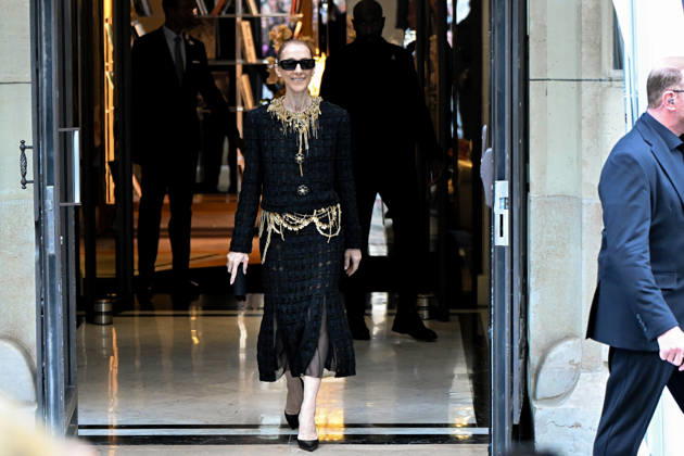 Céline Dion spends time with her fans outside her hotel in Paris. Céline Dion spends time with fans before heading to the venue, the Royal Monceau Hotel in Paris, France 460538 2026 10 17 Paris France Dion, Céline  Copyright: xL.Urmanx xStarfacex STAR_460538_002