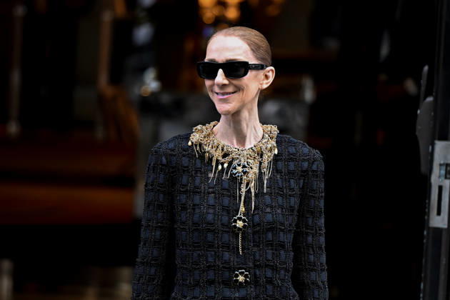 Céline Dion spends time with her fans outside her hotel in Paris. Céline Dion spends time with fans before heading to the venue, the Royal Monceau Hotel in Paris, France 460538 2026 10 17 Paris France Dion, Céline  Copyright: xL.Urmanx xStarfacex STAR_460538_010