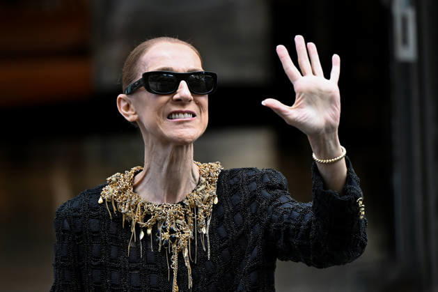 Céline Dion spends time with her fans outside her hotel in Paris. Céline Dion spends time with fans before heading to the venue, the Royal Monceau Hotel in Paris, France 460538 2026 10 17 Paris France Dion, Céline  Copyright: xL.Urmanx xStarfacex STAR_460538_017