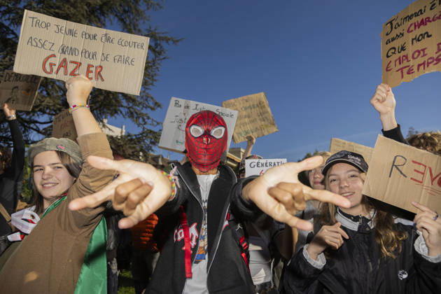 High Cost of Living Protest - Gap Young demonstrators raise their hands and placards during the march in Gap, France, on October 17, 2026. A visible sign reads Trop jeune pour être écouté, assez grand pour se faire gazer ( Too young to be heard, old enough to be tear-gassed ). Photo by Thibaut Durand ABACAPRESS.COM Gap Provence-Alpes-Cote d Azur France  Copyright: xDurandxThibaut ABACAx