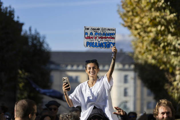 High Cost of Living Protest - Gap A demonstrator raises a sign reading On soigne les nôtres, on prend soin des Palestiniens ( We care for our own; we care for Palestinians ) during the march in Gap, France, on October 17, 2026. Photo by Thibaut Durand ABACAPRESS.COM Gap Provence-Alpes-Cote d Azur France  Copyright: xDurandxThibaut ABACAx