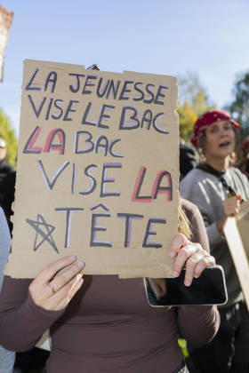 High Cost of Living Protest - Gap A demonstrator holds a sign reading La jeunesse vise le bac, la BAC vise la tête ( Youth aim for the baccalaureate; the BAC anti-crime brigade aim for the head ) during the march in Gap, France, on October 17, 2026. Photo by Thibaut Durand ABACAPRESS.COM Gap Provence-Alpes-Cote d Azur France  Copyright: xDurandxThibaut ABACAx