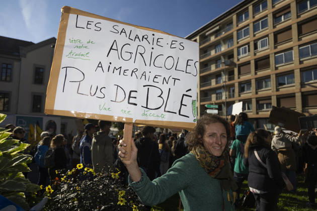 High Cost of Living Protest - Gap A demonstrator holds a sign reading Les salarié.es agricoles aimeraient plus de blé ( Agricultural workers would like more wheat ) during the march in Gap, France, on October 17, 2026. Photo by Thibaut Durand ABACAPRESS.COM Gap Provence-Alpes-Cote d Azur France  Copyright: xDurandxThibaut ABACAx