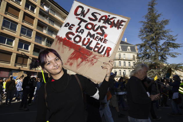 High Cost of Living Protest - Gap A demonstrator holds a sign reading On saigne tous de la même couleur ( We all bleed the same colour ) during the march in Gap, France, on October 17, 2026. Photo by Thibaut Durand ABACAPRESS.COM Gap Provence-Alpes-Cote d Azur France  Copyright: xDurandxThibaut ABACAx