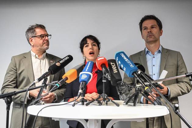 Regierungsbildung nach der Wahl zum Berliner Abgeordnetenhaus ** NUR FÜR REDAKTIONELLE ZWECKE ** EDITORIAL USE ONLY **<p>Regierungsbildung nach der Wahl zum Berliner Abgeordnetenhaus Werner Graf (l-r, Bündnis90 Die Grünen), Spitzenkandidat seiner Partei, Elif Eralp (Linke), Spitzenkandidatin ihrer Partei und Steffen Krach (SPD) Spitzenkandidat seiner Partei, nach Vorgesprächen zur Regierungsbildung im Haus der Statistik, fotografiert am 17.10.2026 in Berlin. Die Parteien haben den Beginn von Koaltionsverhandlungen beschlossen. Berlin Berlin Berlin Copyright: MaurizioxGambarini