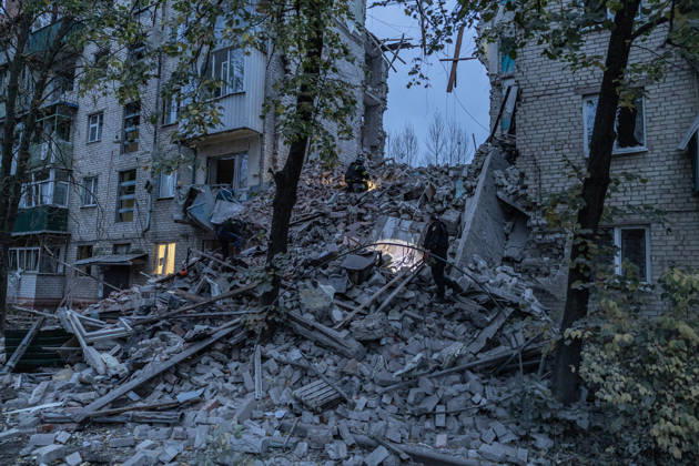 Ukrainian emergency services conduct search and recovery operations in Sloviansk following Russian airstrike SLOVIANSK, UKRAINE - OCTOBER 17: Firefighters are trying to recover bodies from the rubble following a Russian air strike on a residential building in Sloviansk, Ukraine, on 17 October 2026 Diego Herrera Carcedo Anadolu Sloviansk Ukraine. Editorial use only. Please get in touch for any other usage. Copyright: x2026xAnadoluxDiegoxHerreraxCarcedox