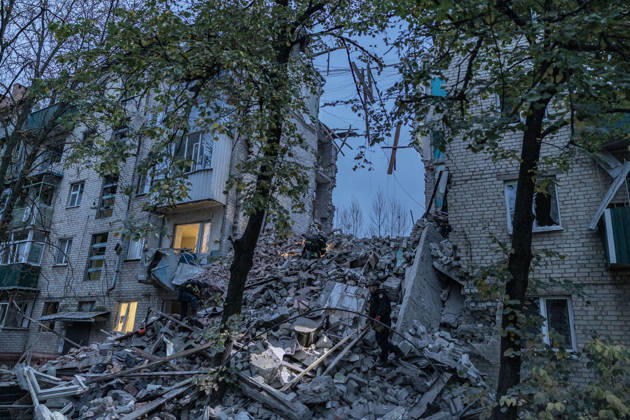 Ukrainian emergency services conduct search and recovery operations in Sloviansk following Russian airstrike SLOVIANSK, UKRAINE - OCTOBER 17: Firefighters are trying to recover bodies from the rubble following a Russian air strike on a residential building in Sloviansk, Ukraine, on 17 October 2026 Diego Herrera Carcedo Anadolu Sloviansk Ukraine. Editorial use only. Please get in touch for any other usage. Copyright: x2026xAnadoluxDiegoxHerreraxCarcedox