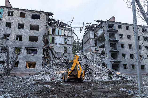 Ukrainian emergency services conduct search and recovery operations in Sloviansk following Russian airstrike SLOVIANSK, UKRAINE - OCTOBER 17: Firefighters are trying to recover bodies from the rubble following a Russian air strike on a residential building in Sloviansk, Ukraine, on 17 October 2026 Diego Herrera Carcedo Anadolu Sloviansk Ukraine. Editorial use only. Please get in touch for any other usage. Copyright: x2026xAnadoluxDiegoxHerreraxCarcedox