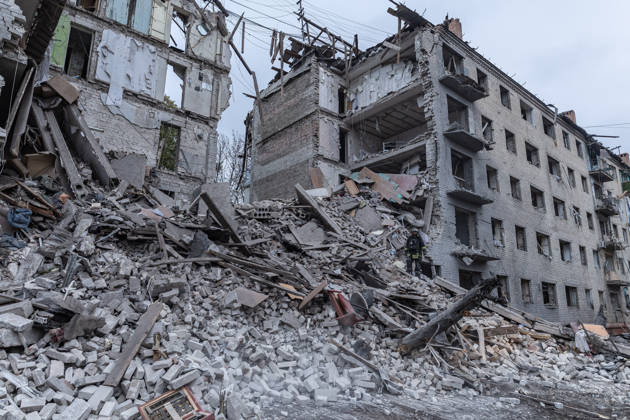 Ukrainian emergency services conduct search and recovery operations in Sloviansk following Russian airstrike SLOVIANSK, UKRAINE - OCTOBER 17: Firefighters are trying to recover bodies from the rubble following a Russian air strike on a residential building in Sloviansk, Ukraine, on 17 October 2026 Diego Herrera Carcedo Anadolu Sloviansk Ukraine. Editorial use only. Please get in touch for any other usage. Copyright: x2026xAnadoluxDiegoxHerreraxCarcedox
