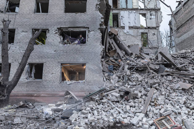 Ukrainian emergency services conduct search and recovery operations in Sloviansk following Russian airstrike SLOVIANSK, UKRAINE - OCTOBER 17: Firefighters are trying to recover bodies from the rubble following a Russian air strike on a residential building in Sloviansk, Ukraine, on 17 October 2026 Diego Herrera Carcedo Anadolu Sloviansk Ukraine. Editorial use only. Please get in touch for any other usage. Copyright: x2026xAnadoluxDiegoxHerreraxCarcedox
