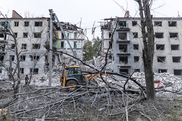 Ukrainian emergency services conduct search and recovery operations in Sloviansk following Russian airstrike SLOVIANSK, UKRAINE - OCTOBER 17: Firefighters are trying to recover bodies from the rubble following a Russian air strike on a residential building in Sloviansk, Ukraine, on 17 October 2026 Diego Herrera Carcedo Anadolu Sloviansk Ukraine. Editorial use only. Please get in touch for any other usage. Copyright: x2026xAnadoluxDiegoxHerreraxCarcedox