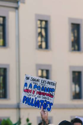 SOCIETY PROTEST OCTOBER 17 YELLOW VESTS UNIONS HIGH SCHOOL STUDENTS PHOTOPQR LE DAUPHINE Nathan LIMASSET Gap October 17, 2026 Gap, Hautes-Alpes, October 17, 2026 Protest as part of the Yellow Vests and Youth movement A social mobilization bringing together the Yellow Vests, high school students, unions, and citizens to denounce the high cost of living, social injustices, and to support the high school students’ movement. Photo by Nathan Limasset The call for mobilization on October 17 has been joined in turn by figures from the Yellow Vests movement, labor unions, and even college and high school students. Numerous rallies and blockades of gas stations, oil depots, and roundabouts are planned for this Saturday. The call for mobilization Copyright: xPHOTOPQR LExDAUPHINE MAXPPPxNathanxLIMASSETx 20261017JDL4483 20261017JDL4483