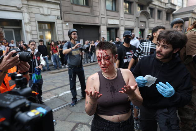 RECORD DATE NOT STATED IPA89807717 - Milan, October 17, 2026: Protest by Italia in Piazza, the grassroots movement of students and young workers taking to the streets in 15 Italian cities; clashes  Copyright: xx xFrancescoxEnriquezx IPA89807717.jpeg
