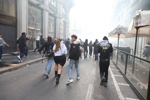 RECORD DATE NOT STATED IPA89807732 - Milan, October 17, 2026: Protest by Italia in Piazza, the grassroots movement of students and young workers taking to the streets in 15 Italian cities; clashes  Copyright: xx xFrancescoxEnriquezx IPA89807732.jpeg