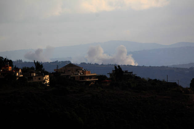 Israeli forces attack Lebanon despite ceasefire Israil ordusu, ateskese ve çerçeve anlasmasina ragmen Lübnan’in güneyindeki bölgelere yönelik hava saldirilarini sürdürüyor. Dogu Zutar ve Kefertibnit beldelerine düzenlenen saldirilarin ardindan bölgeden dumanlar yükseldi. Ramiz Dallah Anadolu Nabatieh Lebanon. Editorial use only. Please get in touch for any other usage.  Copyright: x2026xAnadoluxRamizxDallahx