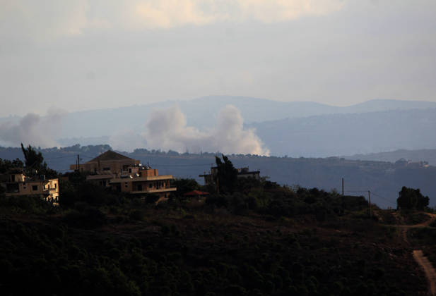 Israeli forces attack Lebanon despite ceasefire Israil ordusu, ateskese ve çerçeve anlasmasina ragmen Lübnan’in güneyindeki bölgelere yönelik hava saldirilarini sürdürüyor. Dogu Zutar ve Kefertibnit beldelerine düzenlenen saldirilarin ardindan bölgeden dumanlar yükseldi. Ramiz Dallah Anadolu Nabatieh Lebanon. Editorial use only. Please get in touch for any other usage.  Copyright: x2026xAnadoluxRamizxDallahx