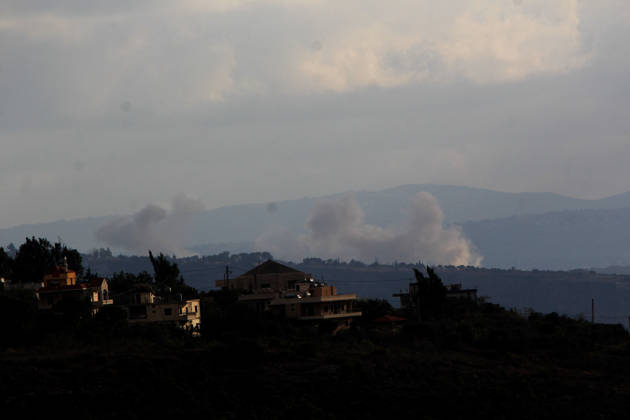 Israeli forces attack Lebanon despite ceasefire Israil ordusu, ateskese ve çerçeve anlasmasina ragmen Lübnan’in güneyindeki bölgelere yönelik hava saldirilarini sürdürüyor. Dogu Zutar ve Kefertibnit beldelerine düzenlenen saldirilarin ardindan bölgeden dumanlar yükseldi. Ramiz Dallah Anadolu Nabatieh Lebanon. Editorial use only. Please get in touch for any other usage.  Copyright: x2026xAnadoluxRamizxDallahx