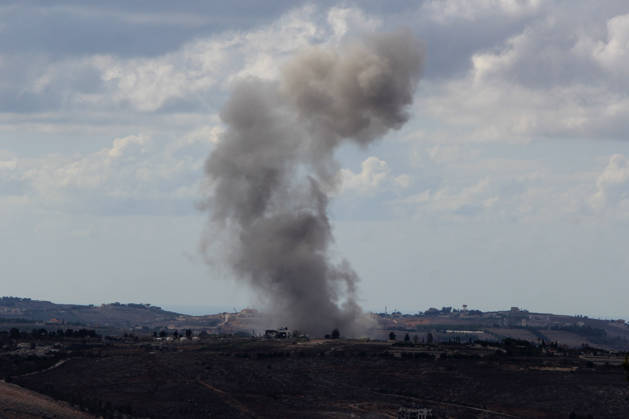 Israeli forces attack Lebanon despite ceasefire Israil ordusu, ateskese ve çerçeve anlasmasina ragmen Lübnan’in güneyindeki bölgelere yönelik hava saldirilarini sürdürüyor. Dogu Zutar ve Kefertibnit beldelerine düzenlenen saldirilarin ardindan bölgeden dumanlar yükseldi. Ramiz Dallah Anadolu Nabatieh Lebanon. Editorial use only. Please get in touch for any other usage.  Copyright: x2026xAnadoluxRamizxDallahx
