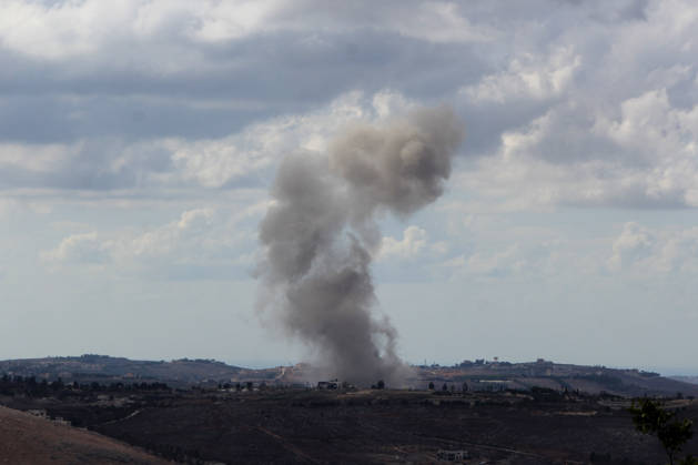Israeli forces attack Lebanon despite ceasefire Israil ordusu, ateskese ve çerçeve anlasmasina ragmen Lübnan’in güneyindeki bölgelere yönelik hava saldirilarini sürdürüyor. Dogu Zutar ve Kefertibnit beldelerine düzenlenen saldirilarin ardindan bölgeden dumanlar yükseldi. Ramiz Dallah Anadolu Nabatieh Lebanon. Editorial use only. Please get in touch for any other usage.  Copyright: x2026xAnadoluxRamizxDallahx