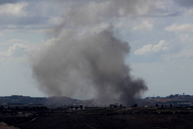 Israeli forces attack Lebanon despite ceasefire Israil ordusu, ateskese ve çerçeve anlasmasina ragmen Lübnan’in güneyindeki bölgelere yönelik hava saldirilarini sürdürüyor. Dogu Zutar ve Kefertibnit beldelerine düzenlenen saldirilarin ardindan bölgeden dumanlar yükseldi. Ramiz Dallah Anadolu Nabatieh Lebanon. Editorial use only. Please get in touch for any other usage.  Copyright: x2026xAnadoluxRamizxDallahx