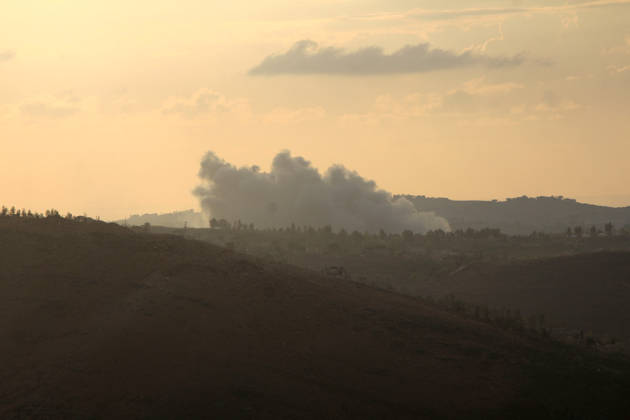 Israeli forces attack Lebanon despite ceasefire Israil ordusu, ateskese ve çerçeve anlasmasina ragmen Lübnan’in güneyindeki bölgelere yönelik hava saldirilarini sürdürüyor. Dogu Zutar ve Kefertibnit beldelerine düzenlenen saldirilarin ardindan bölgeden dumanlar yükseldi. Ramiz Dallah Anadolu Nabatieh Lebanon. Editorial use only. Please get in touch for any other usage.  Copyright: x2026xAnadoluxRamizxDallahx