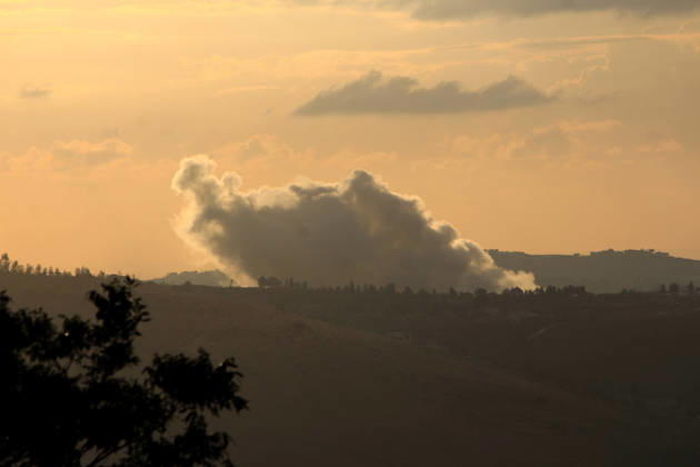 Israeli forces attack Lebanon despite ceasefire Israil ordusu, ateskese ve çerçeve anlasmasina ragmen Lübnan’in güneyindeki bölgelere yönelik hava saldirilarini sürdürüyor. Dogu Zutar ve Kefertibnit beldelerine düzenlenen saldirilarin ardindan bölgeden dumanlar yükseldi. Ramiz Dallah Anadolu Nabatieh Lebanon. Editorial use only. Please get in touch for any other usage.  Copyright: x2026xAnadoluxRamizxDallahx