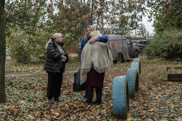 Ukrainian emergency services conduct search and recovery operations in Sloviansk following Russian airstrike SLOVIANSK, UKRAINE - OCTOBER 17: A woman weeps after seeing her home and her neighbours buried under the rubble following a Russian air strike on a residential block in Sloviansk, Ukraine, on 17 October 2026 Diego Herrera Carcedo Anadolu Sloviansk Ukraine. Editorial use only. Please get in touch for any other usage.  Copyright: x2026xAnadoluxDiegoxHerreraxCarcedox