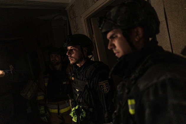 Ukrainian emergency services conduct search and recovery operations in Sloviansk following Russian airstrike SLOVIANSK, UKRAINE - OCTOBER 17: Firefighters are trying to recover bodies from the rubble following a Russian air strike on a residential building in Sloviansk, Ukraine, on 17 October 2026 Diego Herrera Carcedo Anadolu Sloviansk Ukraine. Editorial use only. Please get in touch for any other usage.  Copyright: x2026xAnadoluxDiegoxHerreraxCarcedox