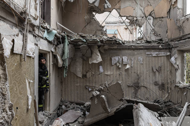 Ukrainian emergency services conduct search and recovery operations in Sloviansk following Russian airstrike SLOVIANSK, UKRAINE - OCTOBER 17: Firefighters are trying to recover bodies from the rubble following a Russian air strike on a residential building in Sloviansk, Ukraine, on 17 October 2026 Diego Herrera Carcedo Anadolu Sloviansk Ukraine. Editorial use only. Please get in touch for any other usage.  Copyright: x2026xAnadoluxDiegoxHerreraxCarcedox