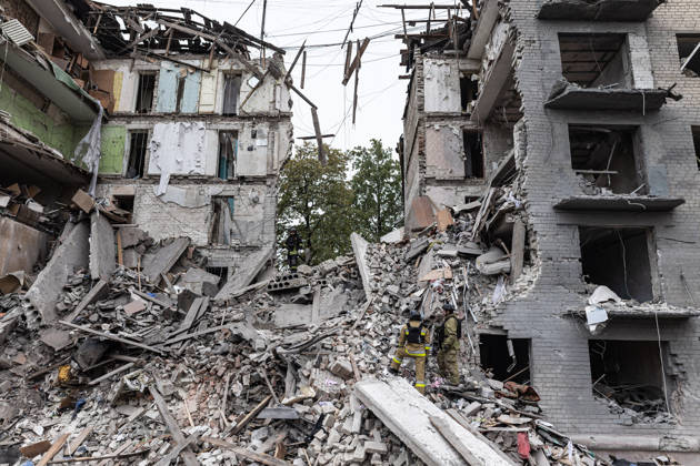 Ukrainian emergency services conduct search and recovery operations in Sloviansk following Russian airstrike SLOVIANSK, UKRAINE - OCTOBER 17: Firefighters are trying to recover bodies from the rubble following a Russian air strike on a residential building in Sloviansk, Ukraine, on 17 October 2026 Diego Herrera Carcedo Anadolu Sloviansk Ukraine. Editorial use only. Please get in touch for any other usage.  Copyright: x2026xAnadoluxDiegoxHerreraxCarcedox