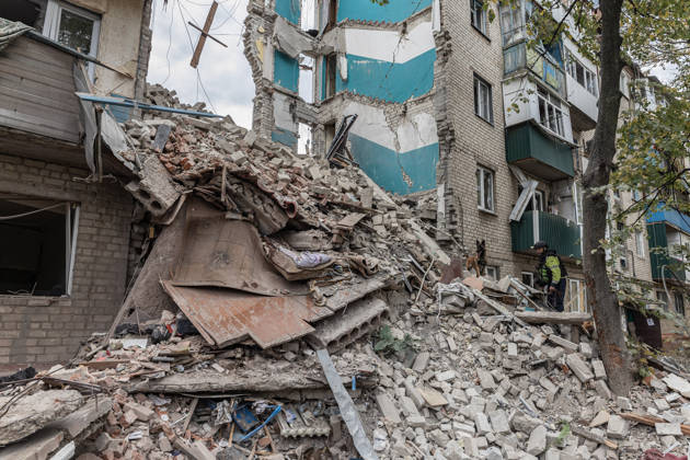 Ukrainian emergency services conduct search and recovery operations in Sloviansk following Russian airstrike SLOVIANSK, UKRAINE - OCTOBER 17: Firefighters are trying to recover bodies from the rubble following a Russian air strike on a residential building in Sloviansk, Ukraine, on 17 October 2026 Diego Herrera Carcedo Anadolu Sloviansk Ukraine. Editorial use only. Please get in touch for any other usage.  Copyright: x2026xAnadoluxDiegoxHerreraxCarcedox
