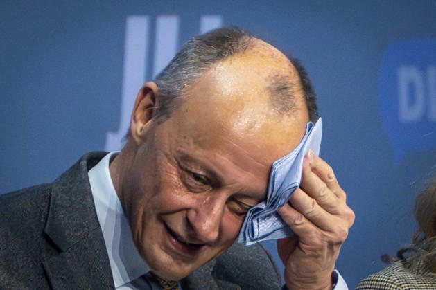 Bundeskanzler Friedrich Merz nach Diskutiert nach seiner Rede mit den Delegierten vor dem Deutschlandtag;78. Deutschlandtag 2026 in Bonn - Junge Union - JU - Jugendorganisation von CDU und CSU, Bonn NRW Deutschland World Conference Center Bonn
